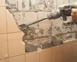 Skuwanie płytek: Poradnik DIY. Zrób to sam i oszczędź na remoncie!