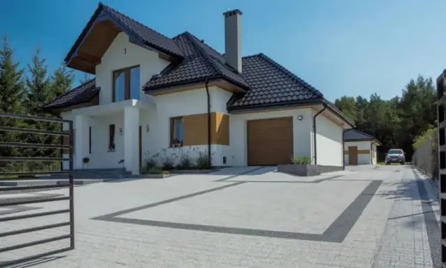 Podjazd z kostki granitowej: Jak wybrać i ile to kosztuje?