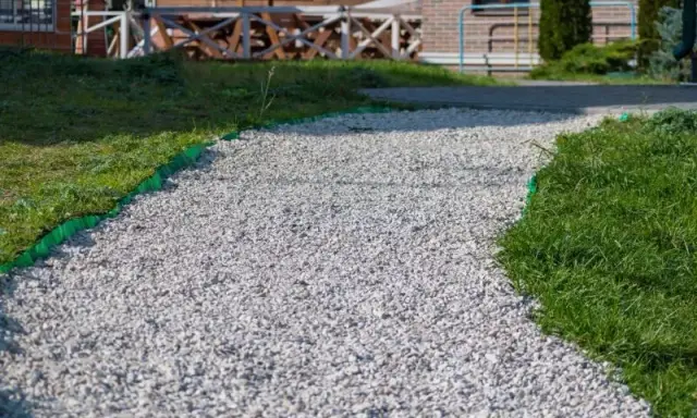 Podjazd: Wybierz materiał, poznaj koszty i uniknij błędów!
