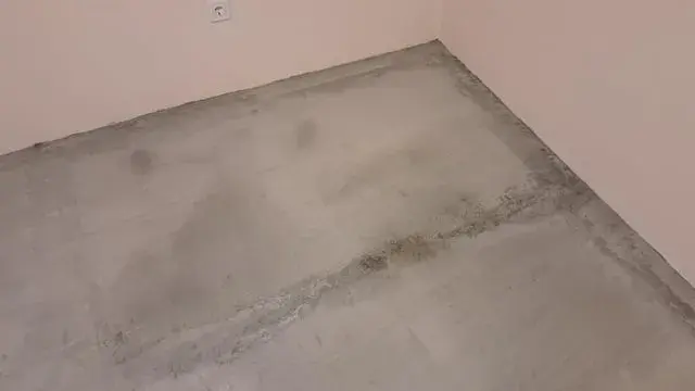 Ile schnie posadzka? Uniknij błędów i przyspiesz suszenie!