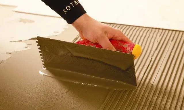 Płytki podłogowe DIY: Układaj jak ekspert uniknij 5 błędów!